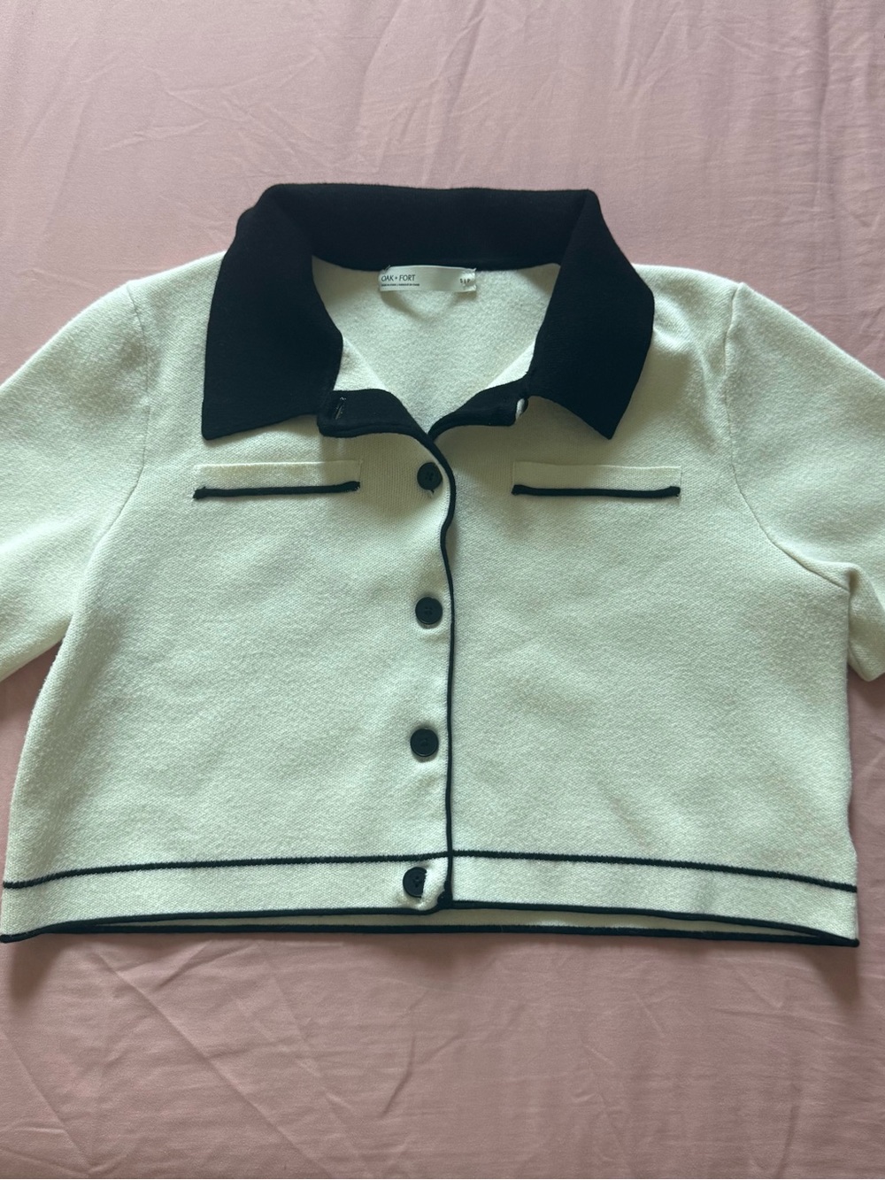OAK + FORT Cropped Knit Contrast Trim Top